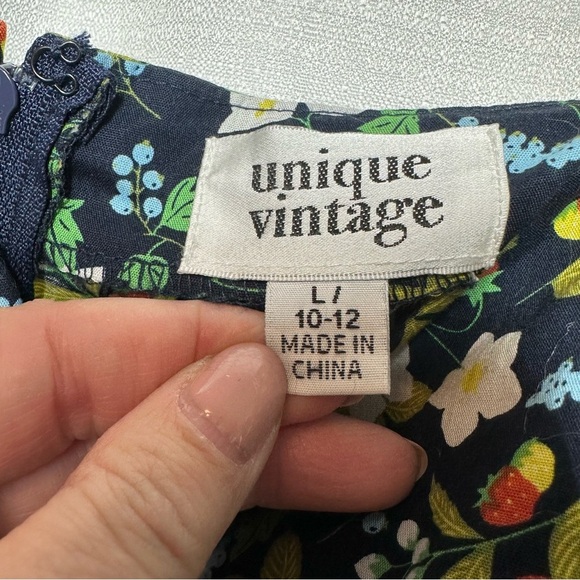 UNIQUE VINTAGE Size M / L 1950's Flare Dress Strawberry Floral Pinup Milkmaid - Picture 9 of 15